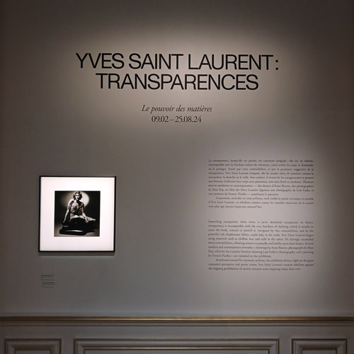 Yves Saint Laurent : Transparences, le pouvoir des matires
